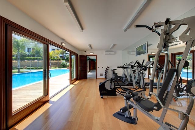 2 bedroom Apartment for sale in Seghers, Estepona with pool garage - € 1,150,000 (Ref: 9711050)