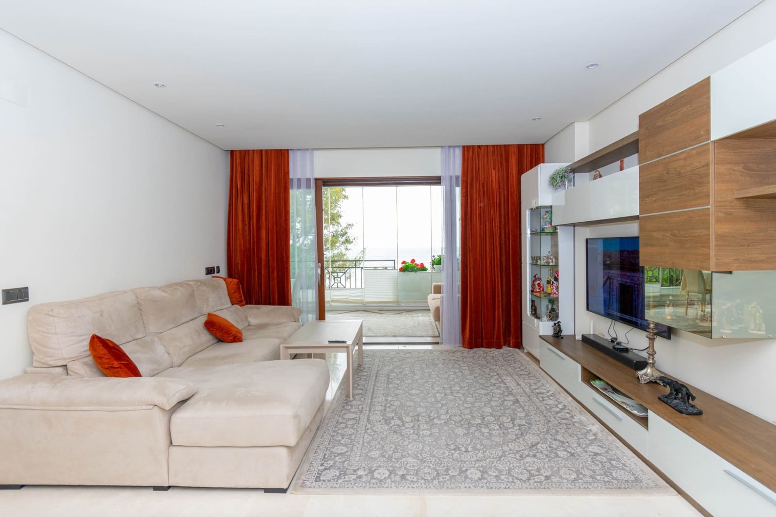 2 soverom Leilighet til salgs i Estepona med svømmebasseng garasje - € 1 150 000 (Ref: 9711050)