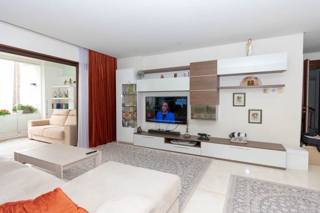 2 bedroom Apartment for sale in Seghers, Estepona with pool garage - € 1,150,000 (Ref: 9711050)