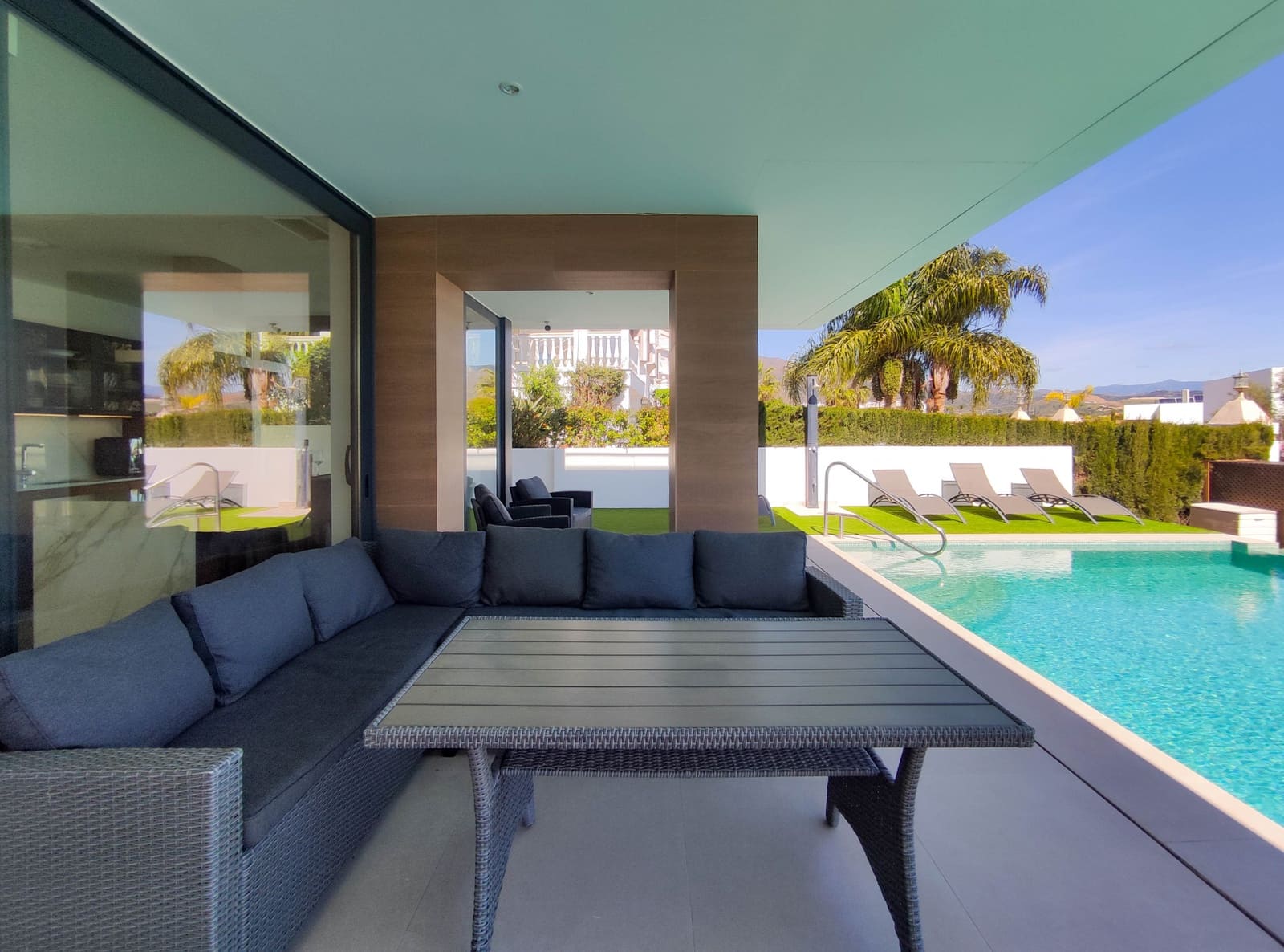 Chalet de 3 habitaciones en Estepona en venta con piscina garaje - 1.440.000 € (Ref: 9721053)