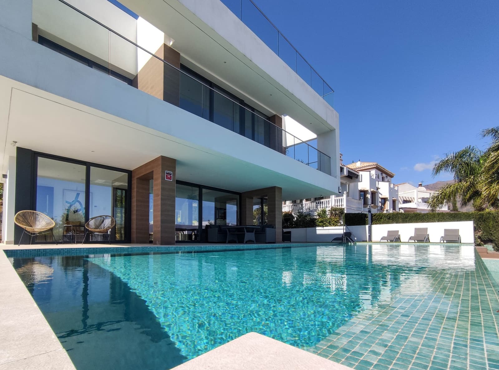 Chalet de 3 habitaciones en Estepona en venta con piscina garaje - 1.440.000 € (Ref: 9721053)