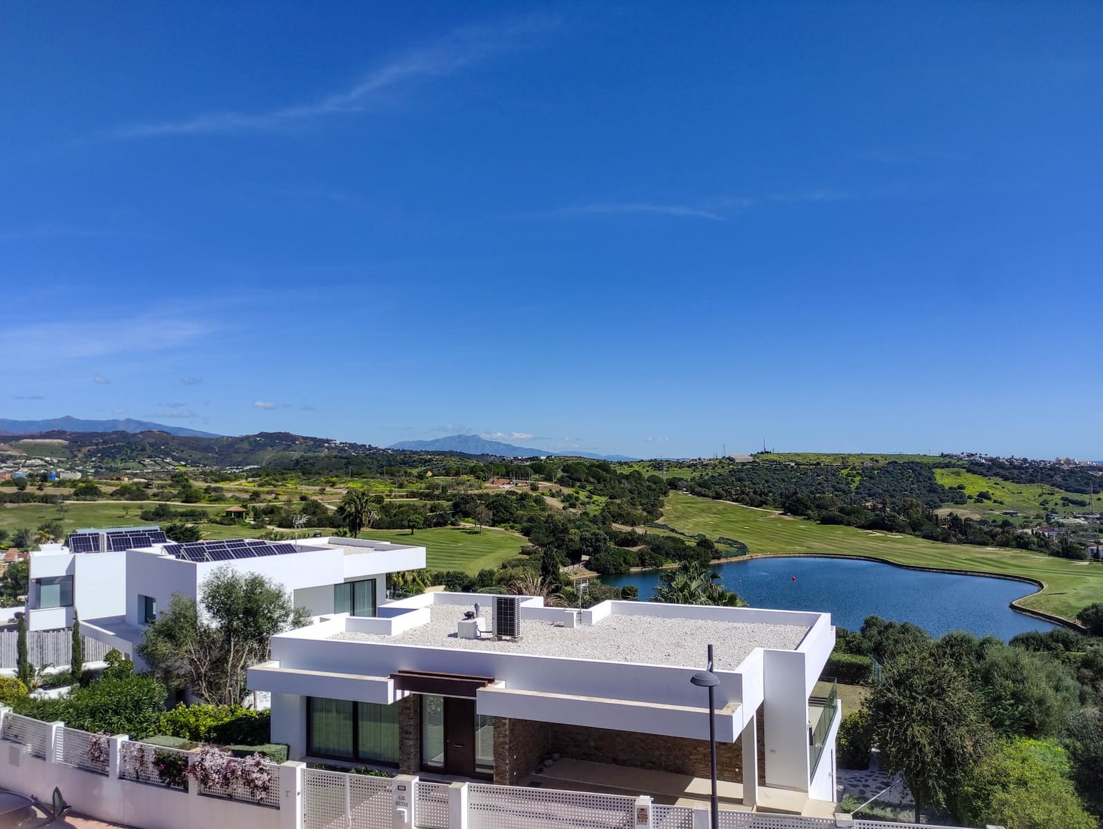 Chalet de 3 habitaciones en Estepona en venta con piscina garaje - 1.440.000 € (Ref: 9721053)