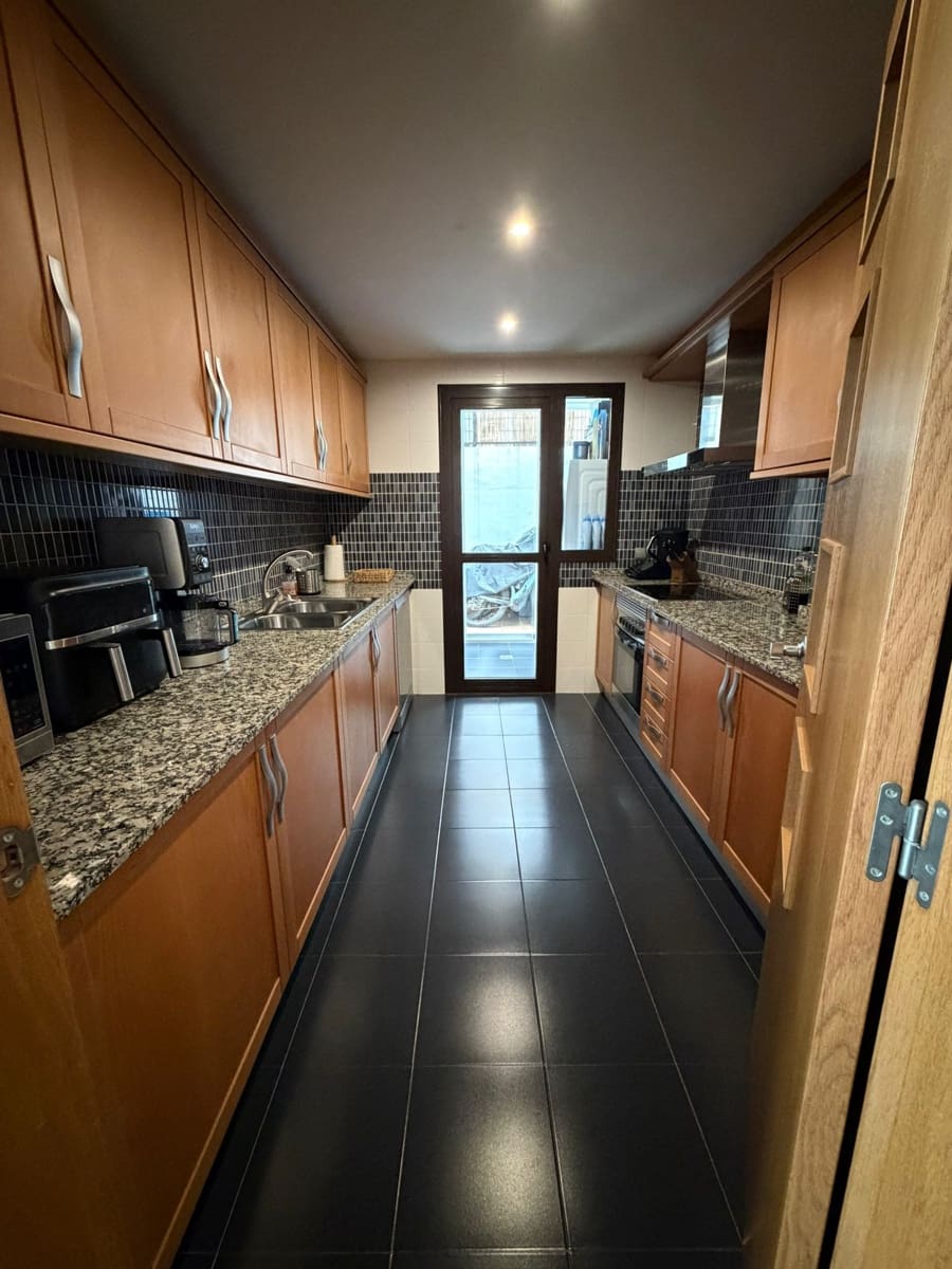 2 bedroom Apartment for sale in Estepona with pool garage - € 380,000 (Ref: 9721054)