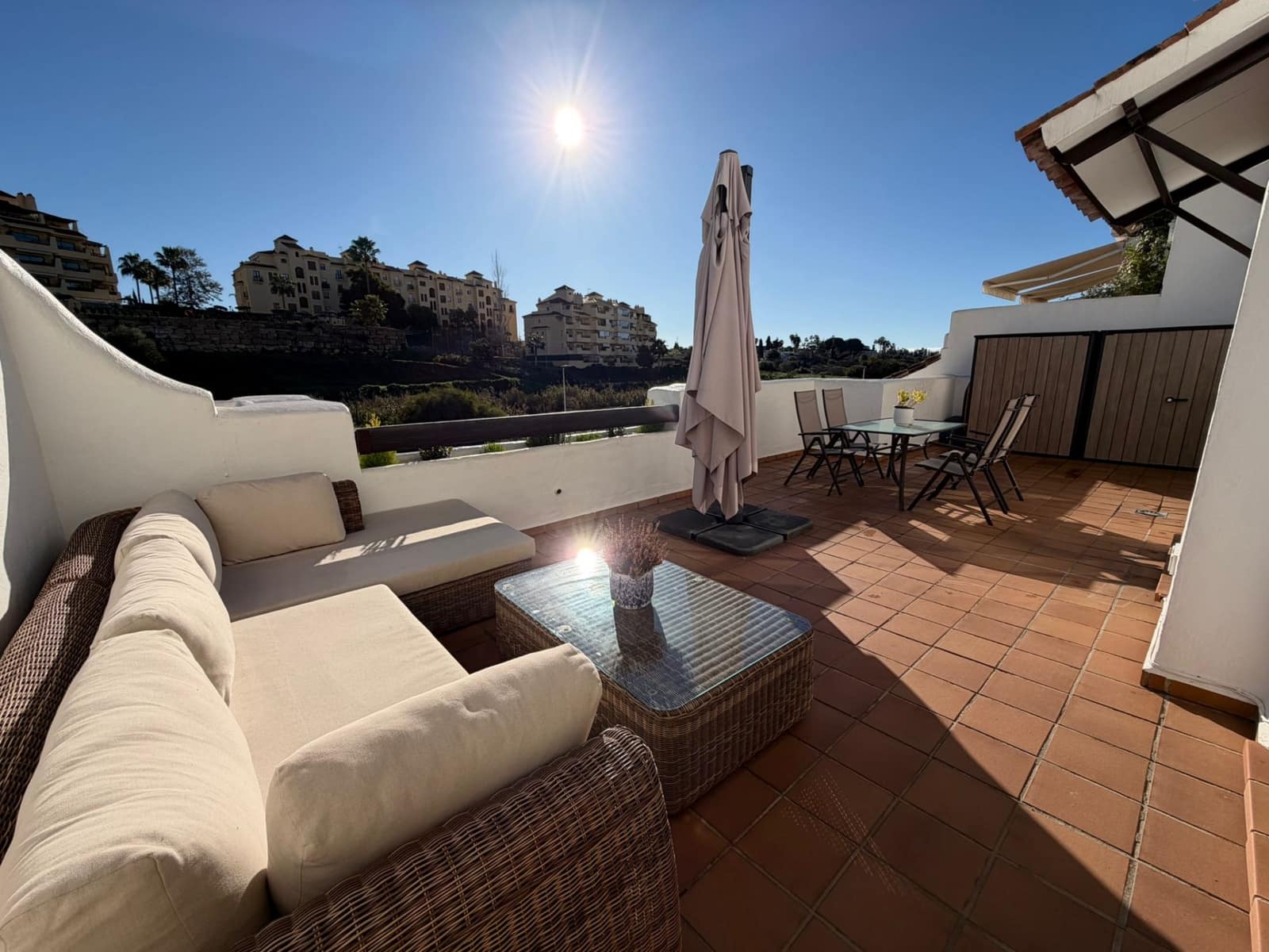 2 bedroom Apartment for sale in Estepona with pool garage - € 380,000 (Ref: 9721054)