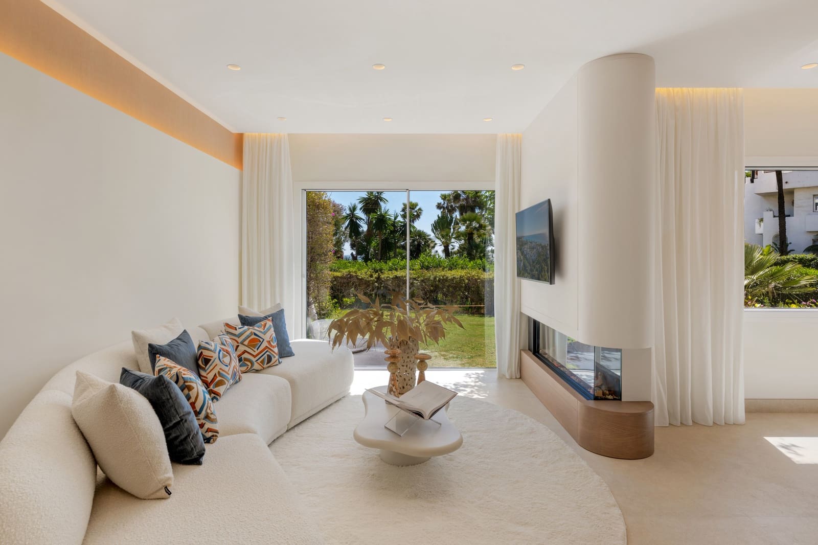 3 bedroom Apartment for sale in Costalita with pool garage - € 1,495,000 (Ref: 9780085)