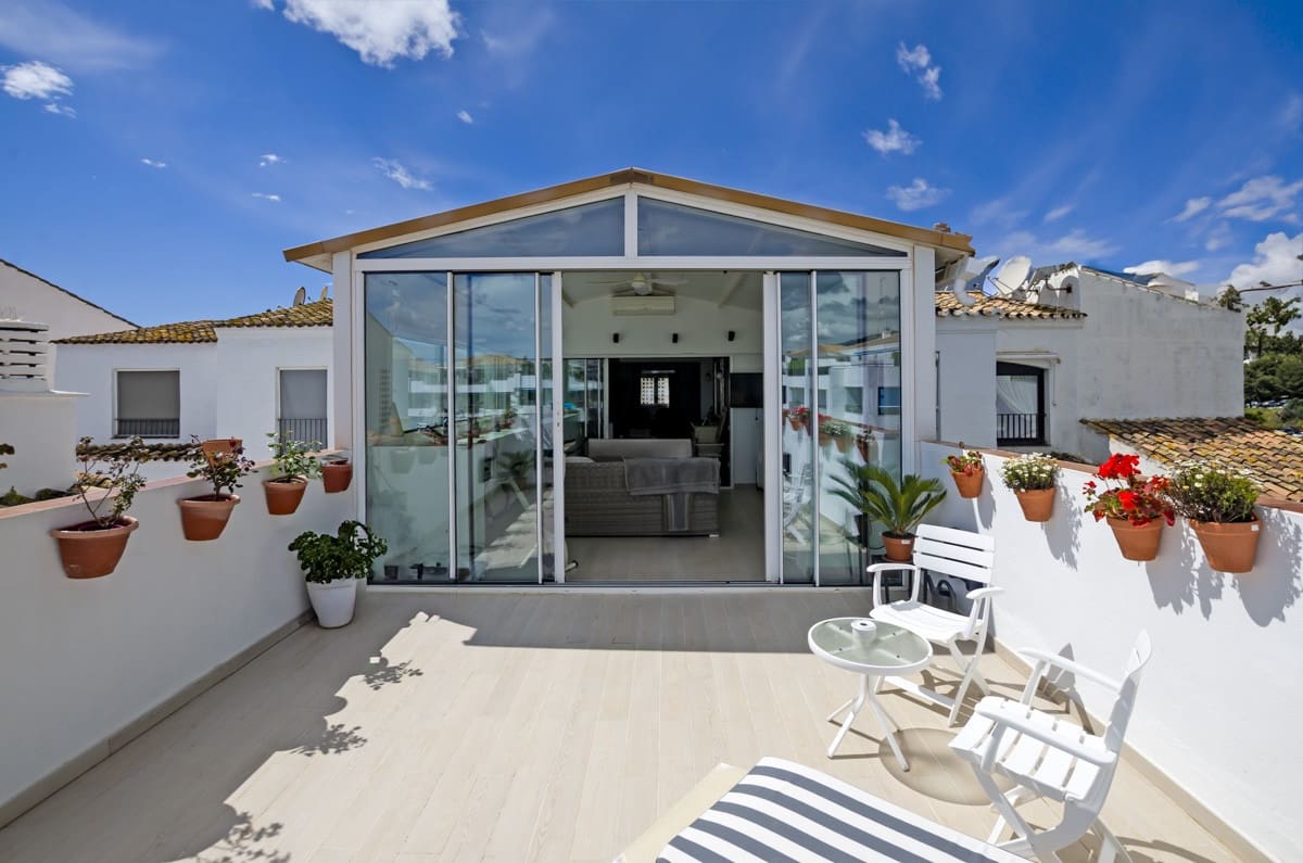 3 bedroom Penthouse for sale in Puerto Banus with garage - € 1,197,000 (Ref: 9780086)
