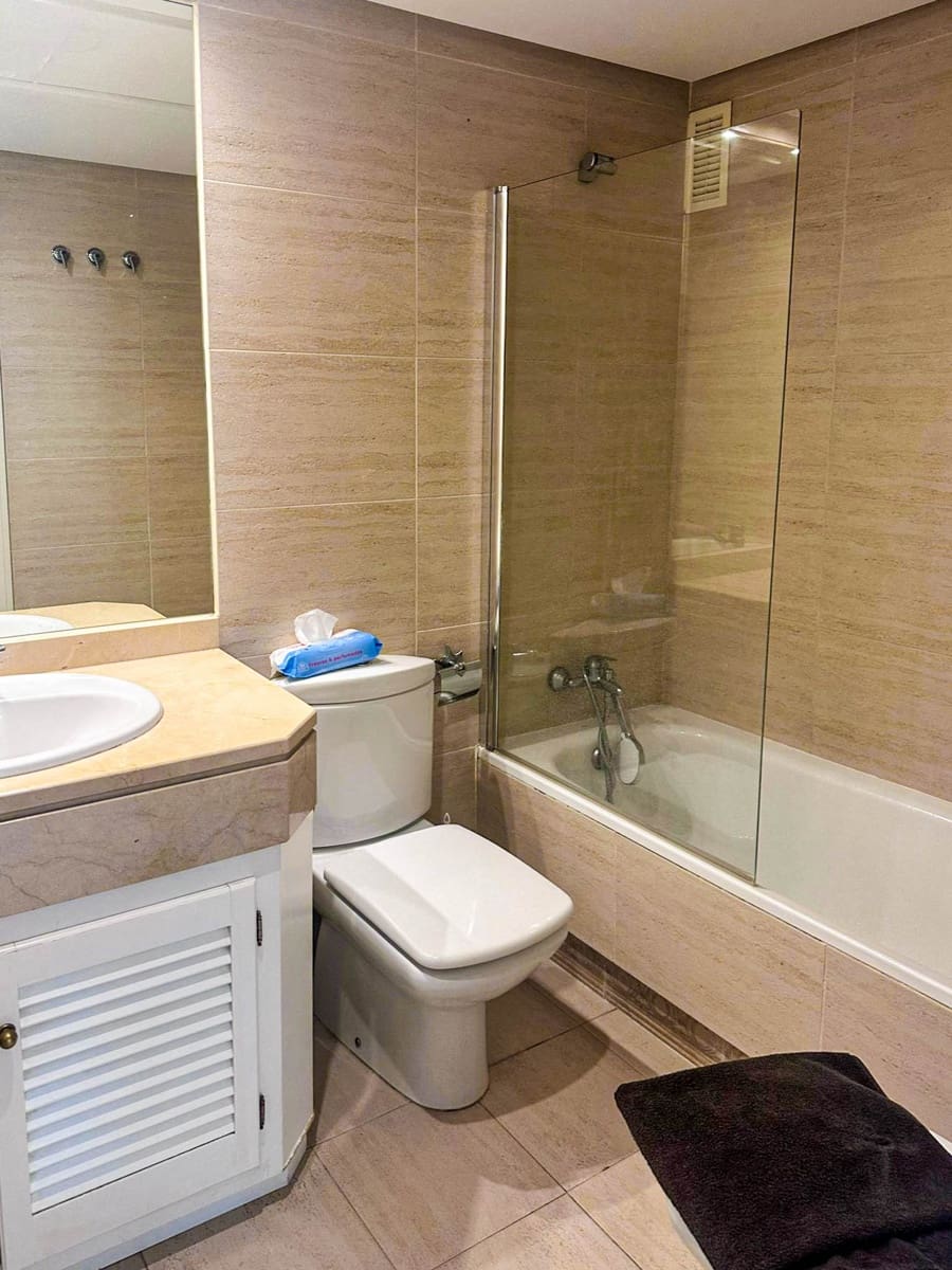 2 bedroom Apartment for sale in Puerto Banus with pool garage - € 650,000 (Ref: 9780091)