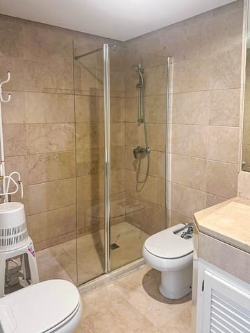 2 bedroom Apartment for sale in Puerto Banus, Marbella with pool garage - € 650,000 (Ref: 9780091)