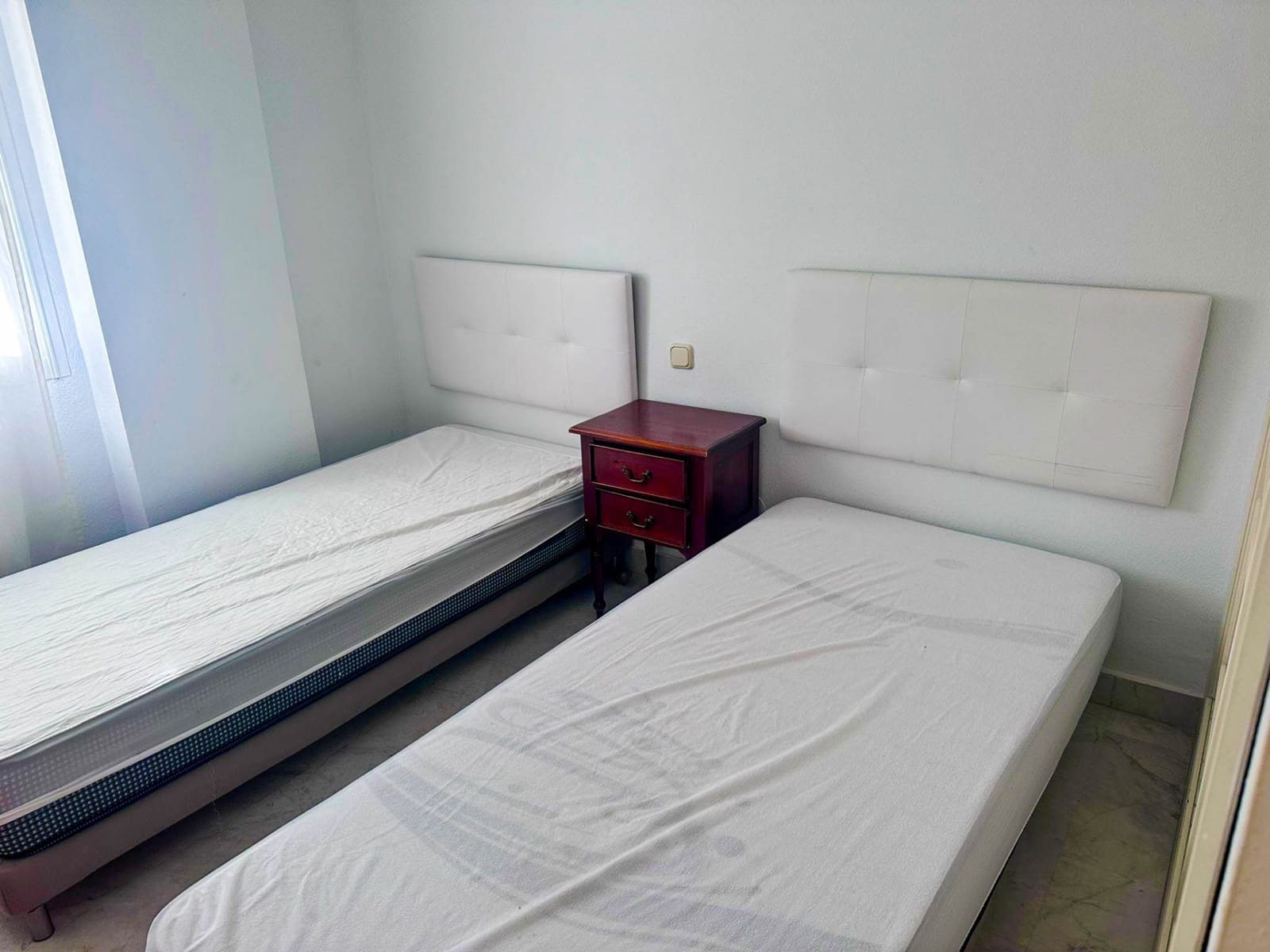 2 bedroom Apartment for sale in Puerto Banus with pool garage - € 650,000 (Ref: 9780091)