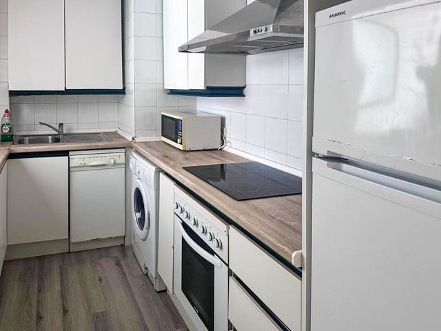 2 bedroom Apartment for sale in Puerto Banus, Marbella with pool garage - € 650,000 (Ref: 9780091)