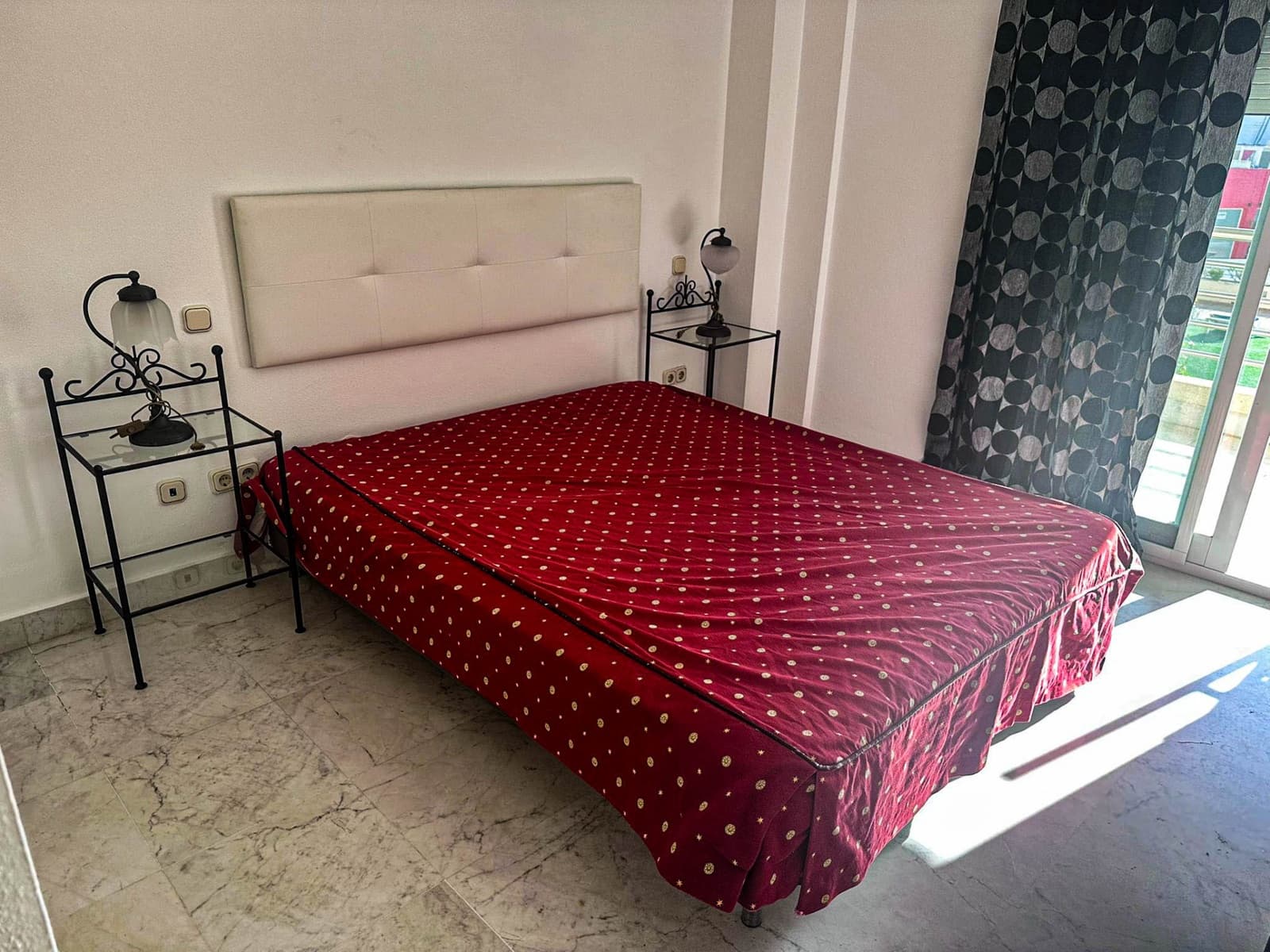 2 bedroom Apartment for sale in Puerto Banus with pool garage - € 650,000 (Ref: 9780091)