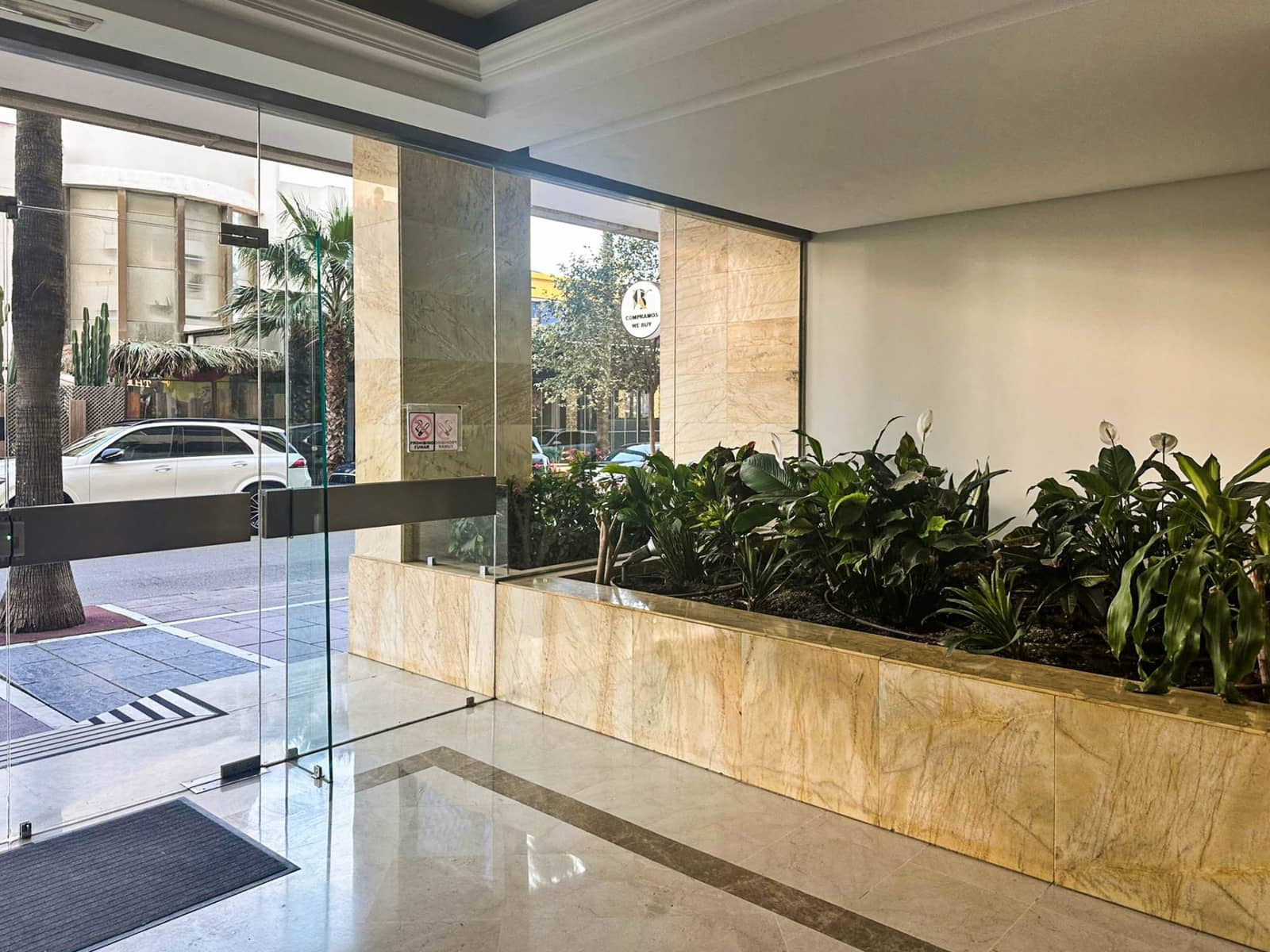 2 bedroom Apartment for sale in Puerto Banus with pool garage - € 650,000 (Ref: 9780091)