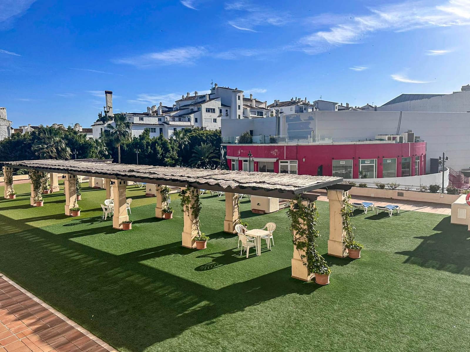 2 bedroom Apartment for sale in Puerto Banus with pool garage - € 650,000 (Ref: 9780091)