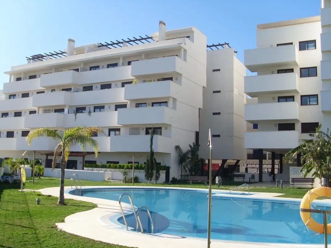 3 quarto Apartamento para venda em Estepona com piscina garagem - 449 000 € (Ref: 9798612)