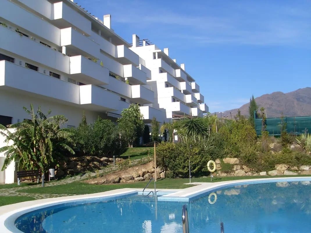 3 quarto Apartamento para venda em Estepona com piscina garagem - 449 000 € (Ref: 9798612)