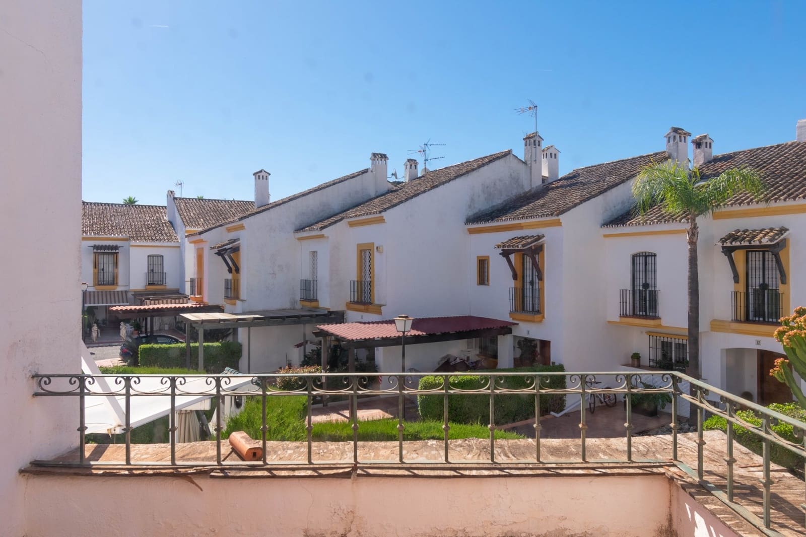 Casa de 3 habitaciones en Estepona en venta con piscina garaje - 449.000 € (Ref: 9833204)