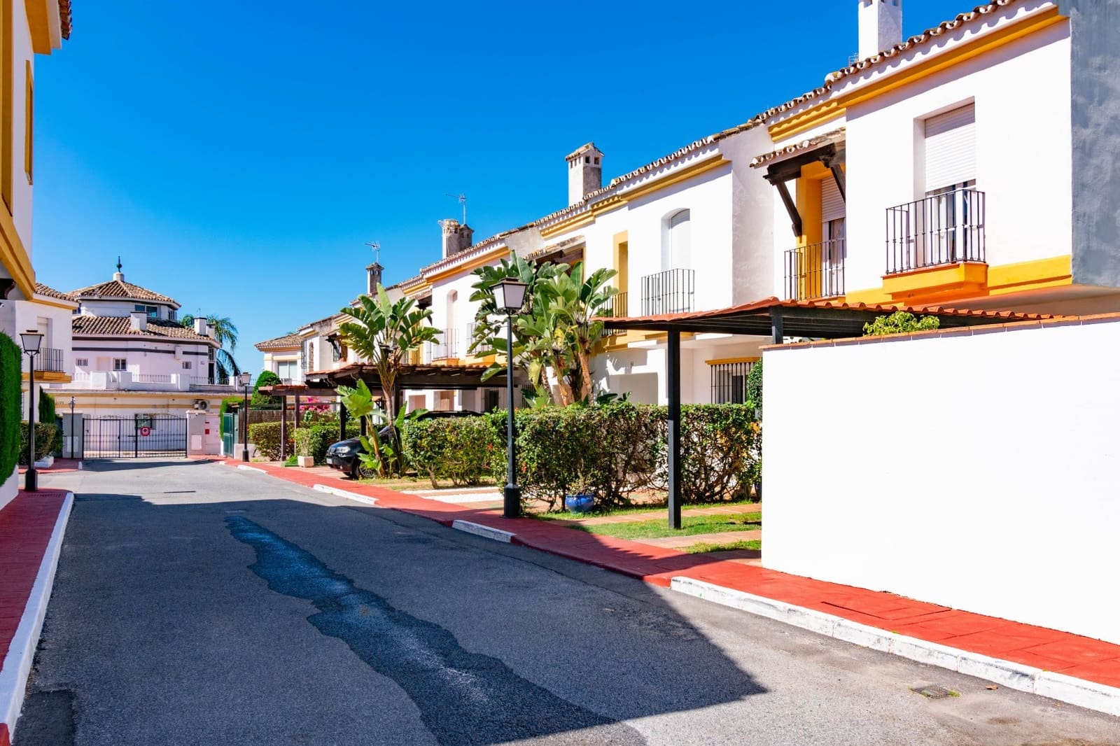 Casa de 3 habitaciones en Estepona en venta con piscina garaje - 449.000 € (Ref: 9833204)