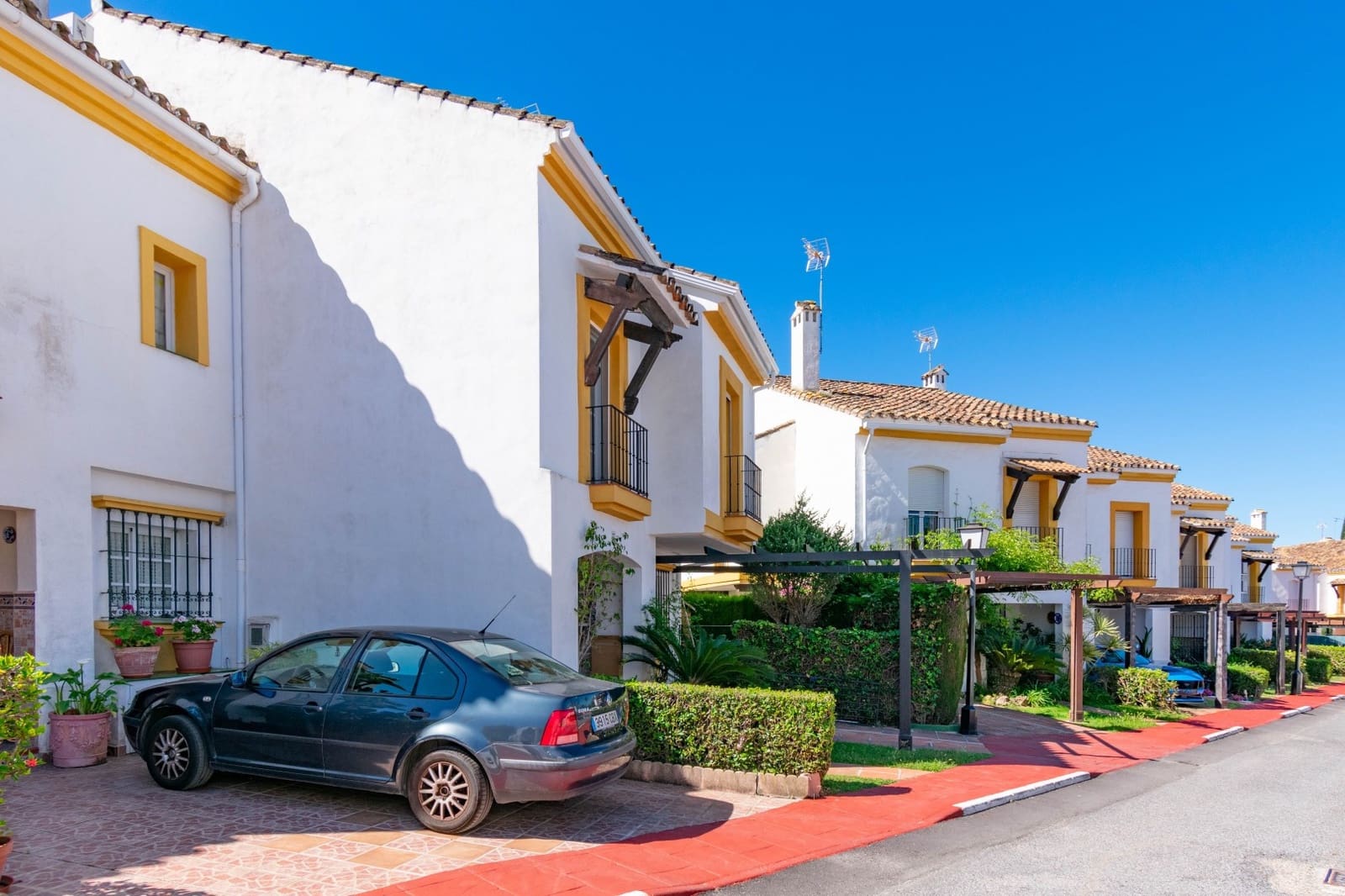 Casa de 3 habitaciones en Estepona en venta con piscina garaje - 449.000 € (Ref: 9833204)
