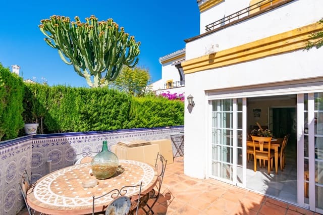 3 soverom Hus til salgs i Nueva Atalaya, Estepona med svømmebasseng garasje - € 449 000 (Ref: 9833204)