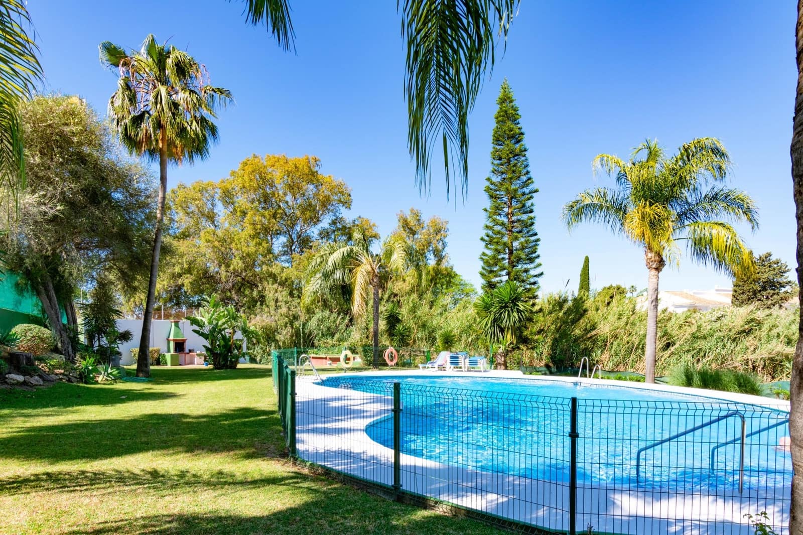 Casa de 3 habitaciones en Estepona en venta con piscina garaje - 449.000 € (Ref: 9833204)