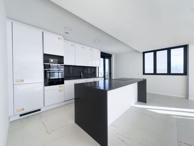 2 soverom Leilighet til salgs i Casares med svømmebasseng garasje - € 505 000 (Ref: 9891616)