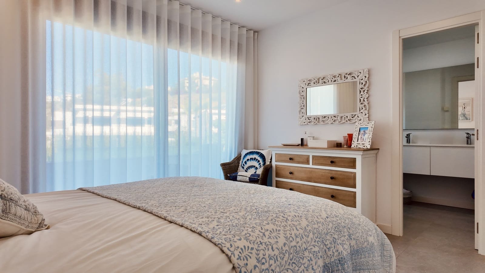 4 quarto Moradia Geminada para venda em Estepona com piscina garagem - 949 000 € (Ref: 9891617)