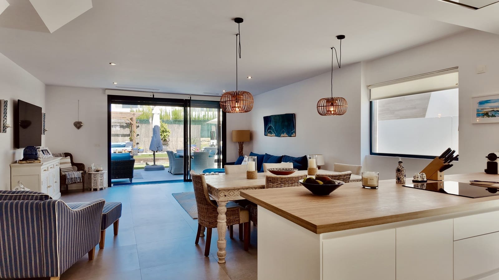4 quarto Moradia Geminada para venda em Estepona com piscina garagem - 949 000 € (Ref: 9891617)