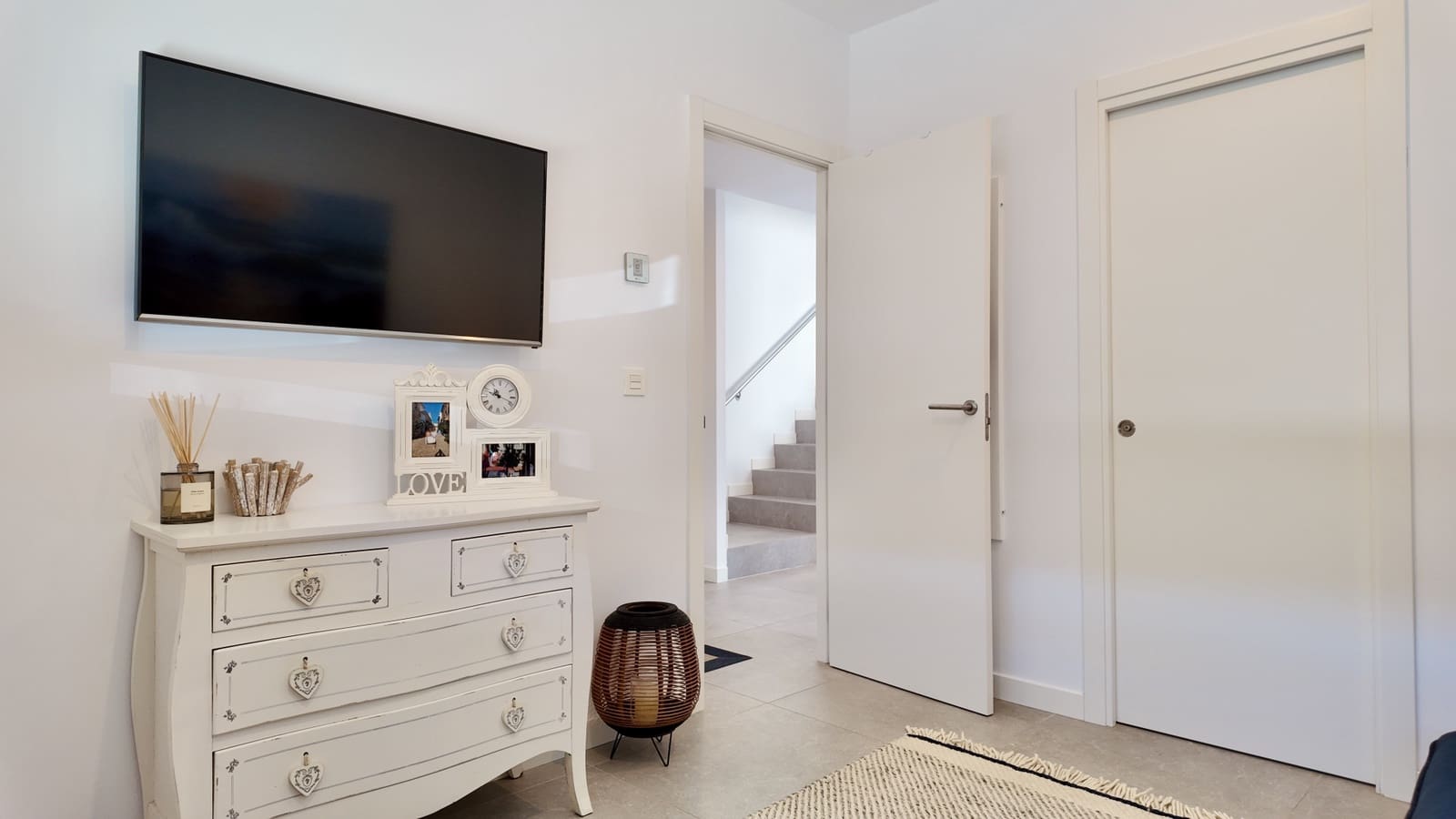 4 quarto Moradia Geminada para venda em Estepona com piscina garagem - 949 000 € (Ref: 9891617)