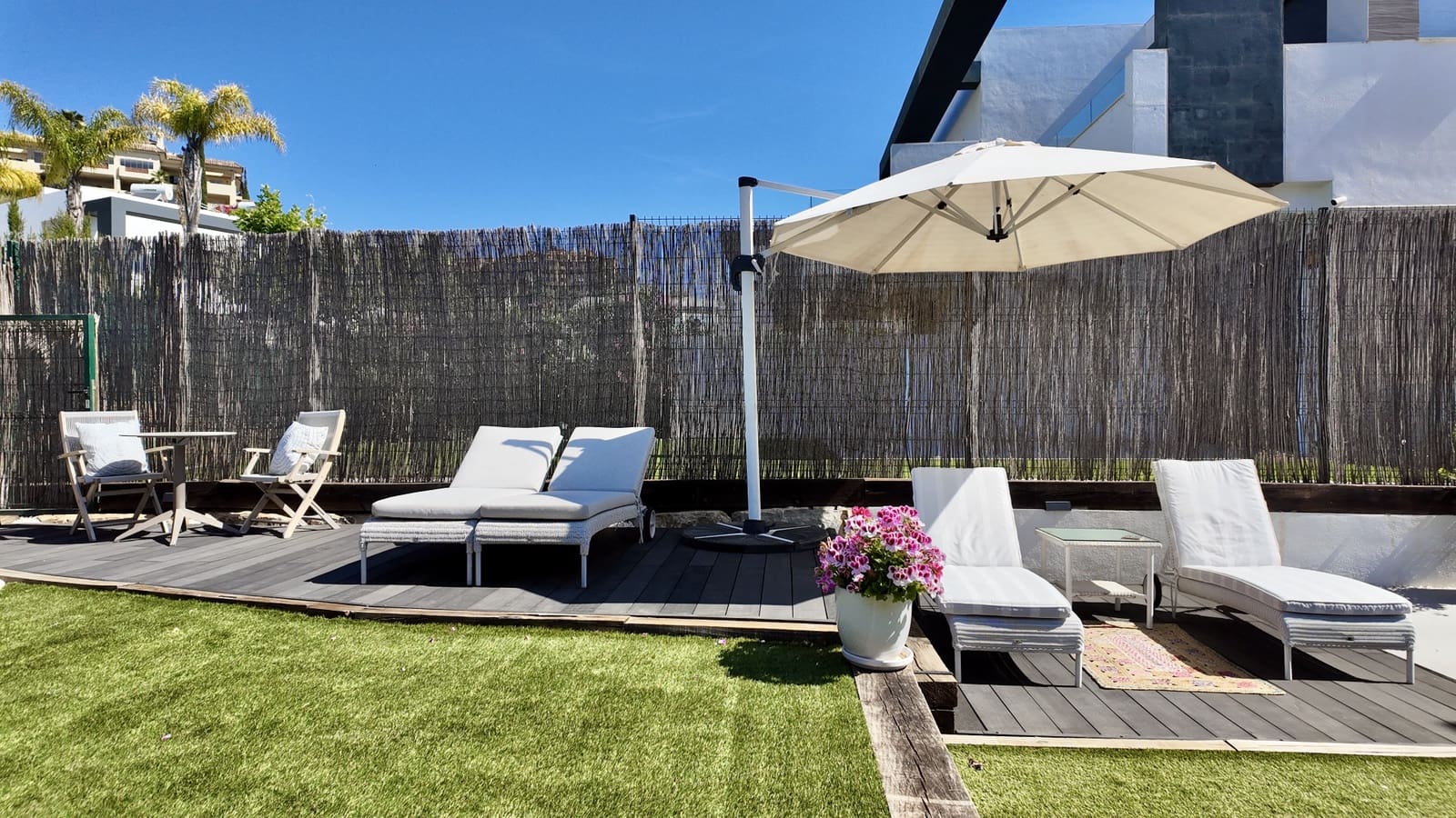 4 quarto Moradia Geminada para venda em Estepona com piscina garagem - 949 000 € (Ref: 9891617)