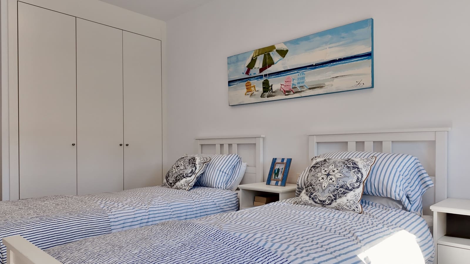 4 quarto Moradia Geminada para venda em Estepona com piscina garagem - 949 000 € (Ref: 9891617)