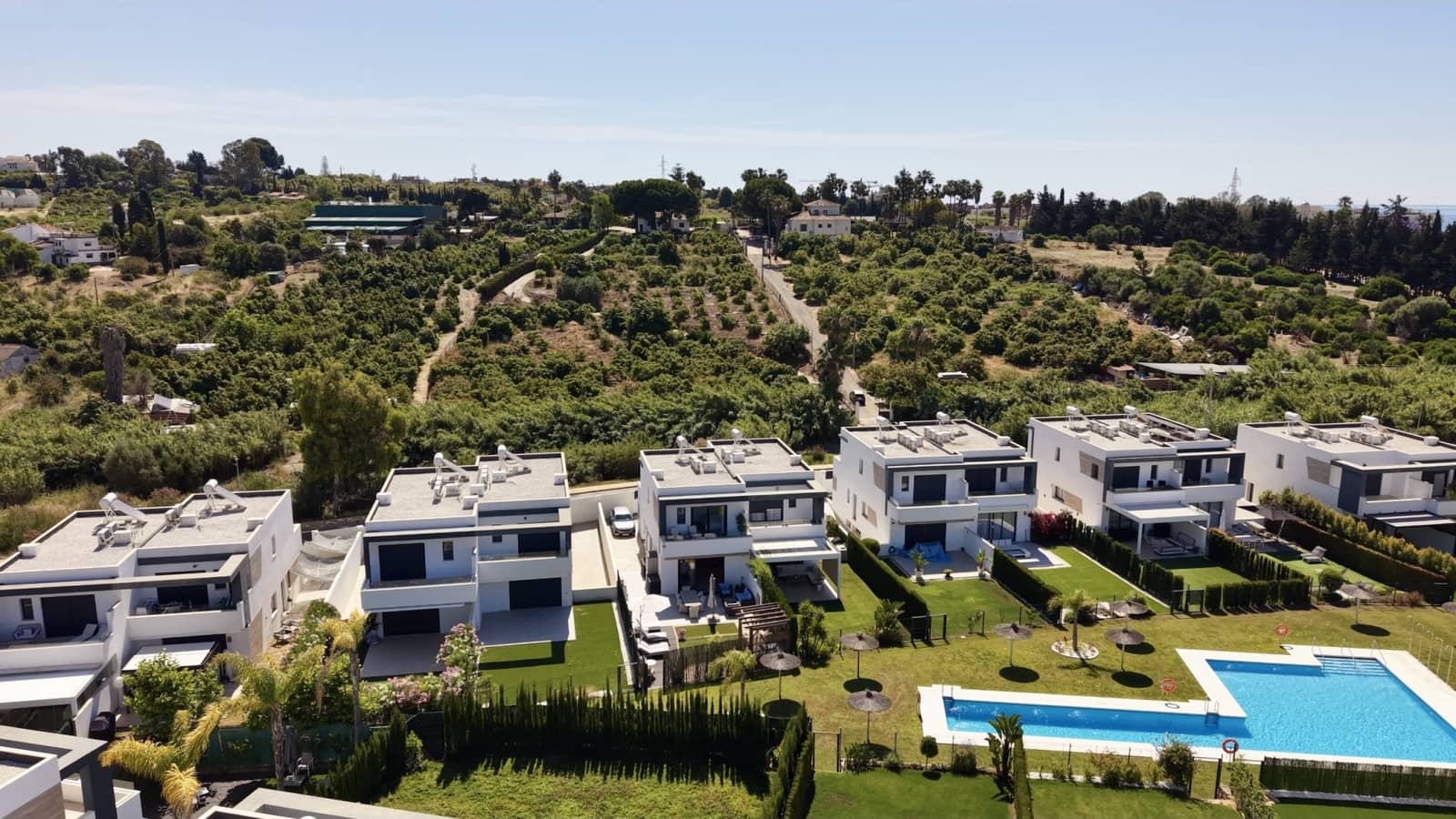 4 quarto Moradia Geminada para venda em Estepona com piscina garagem - 949 000 € (Ref: 9891617)