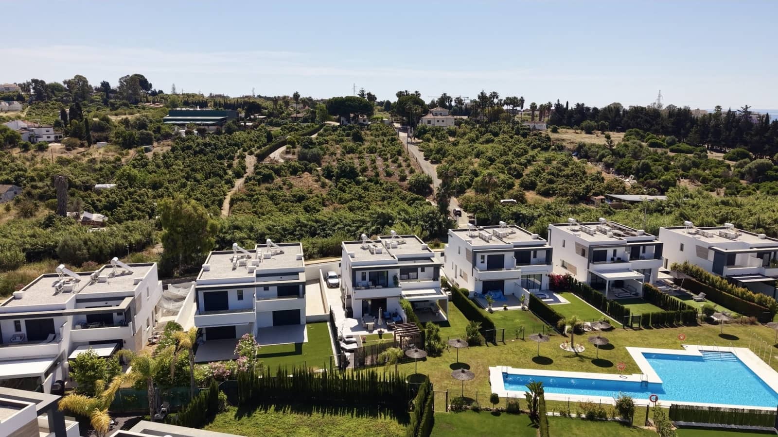 4 quarto Moradia Geminada para venda em Estepona com piscina garagem - 949 000 € (Ref: 9891617)