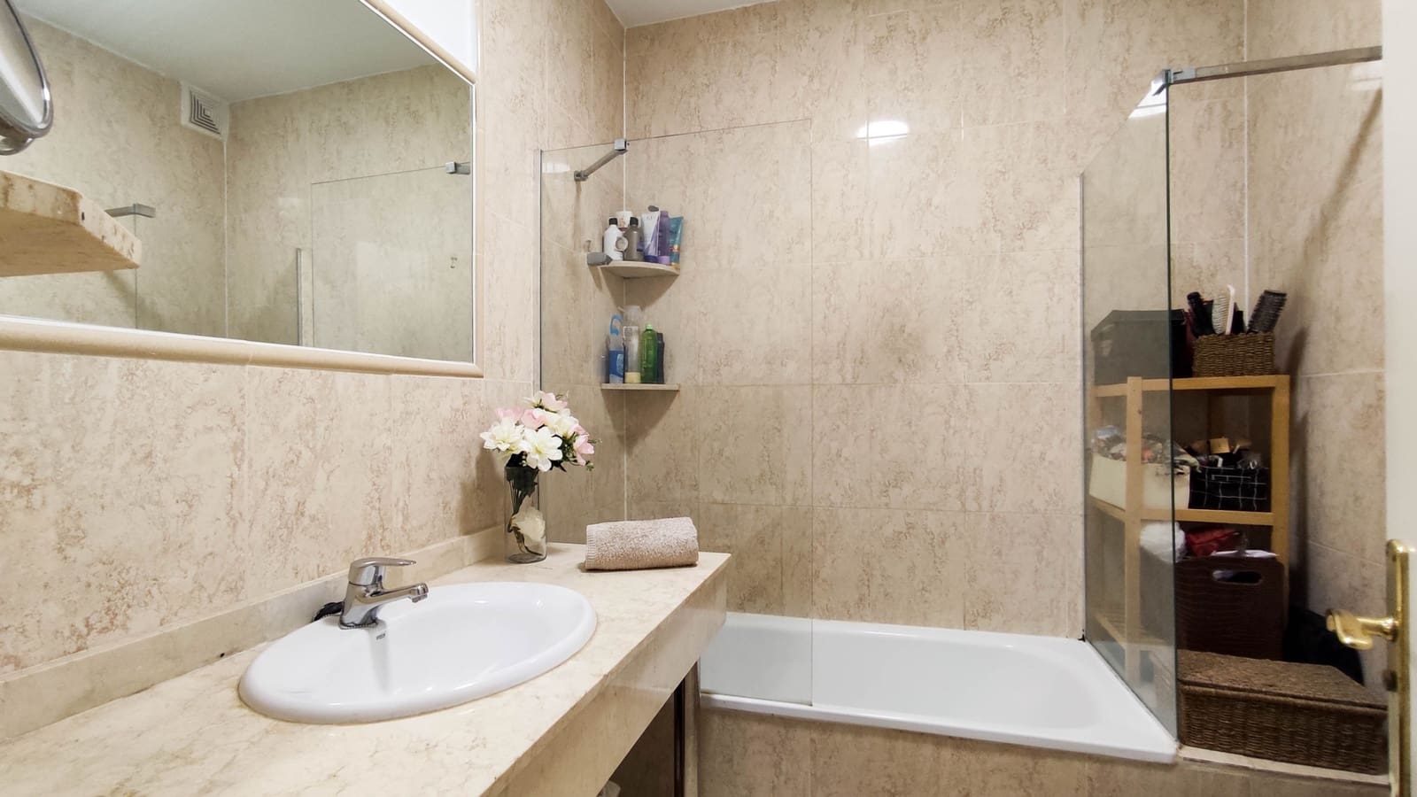 2 bedroom Apartment for sale in Manilva with pool garage - € 250,000 (Ref: 9961921)