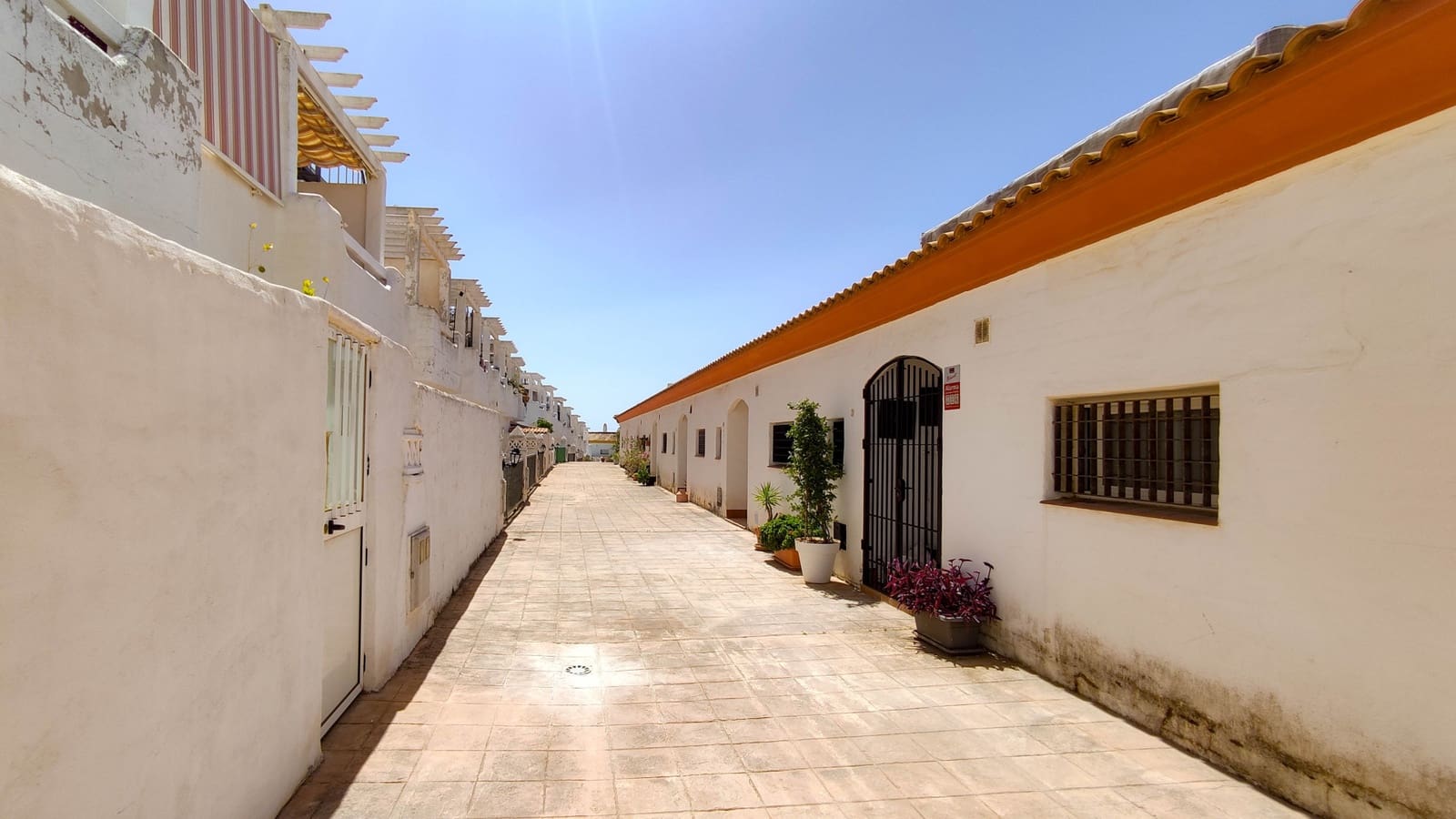 2 bedroom Apartment for sale in Manilva with pool garage - € 250,000 (Ref: 9961921)