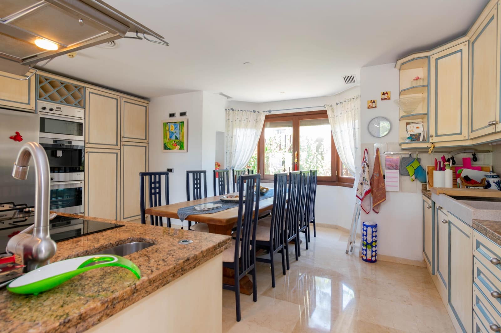 4 sovrum Villa till salu i Estepona med pool garage - 1 500 000 € (Ref: 9998022)