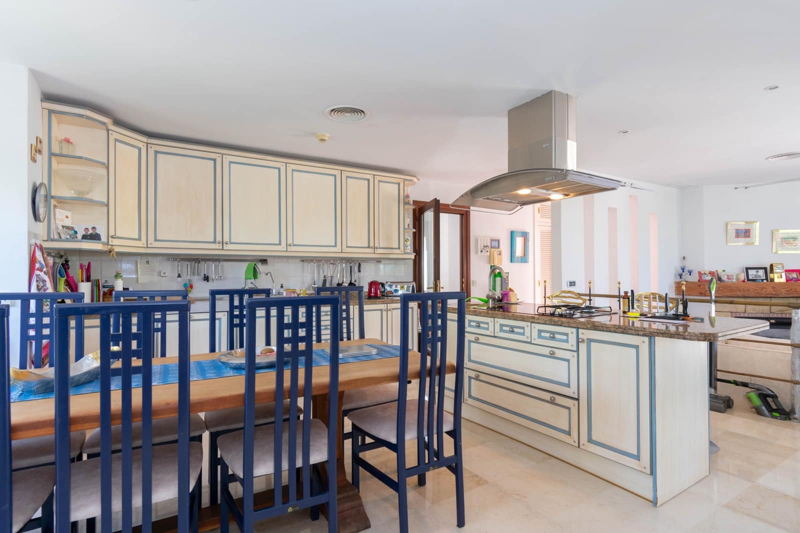 4 sovrum Villa till salu i Estepona med pool garage - 1 500 000 € (Ref: 9998022)