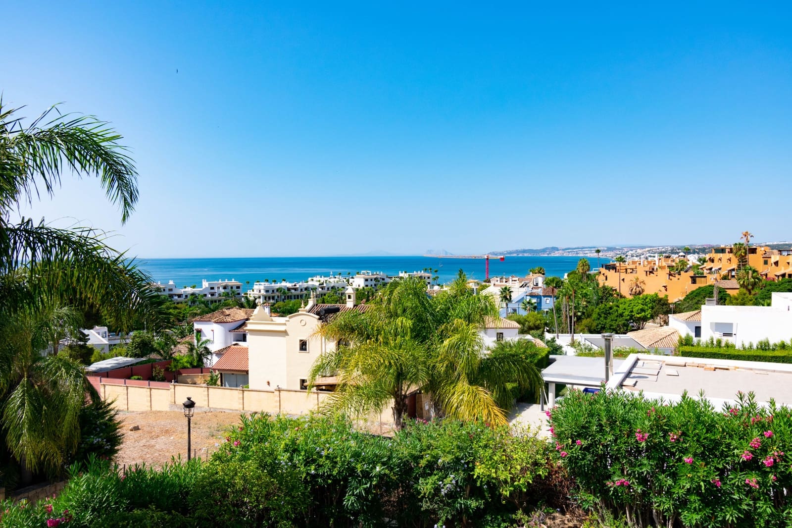 4 sovrum Villa till salu i Estepona med pool garage - 1 500 000 € (Ref: 9998022)
