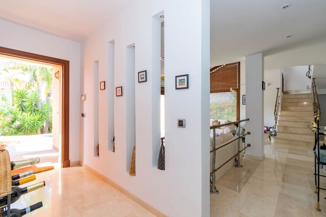 4 sovrum Villa till salu i Seghers, Estepona med pool garage - 1 500 000 € (Ref: 9998022)