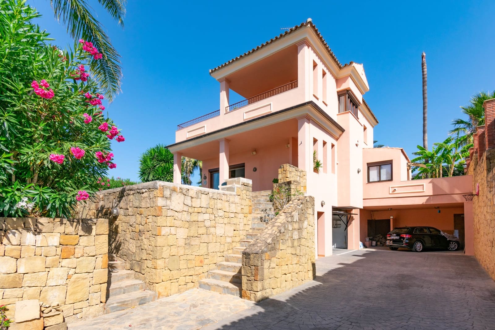 4 sovrum Villa till salu i Estepona med pool garage - 1 500 000 € (Ref: 9998022)