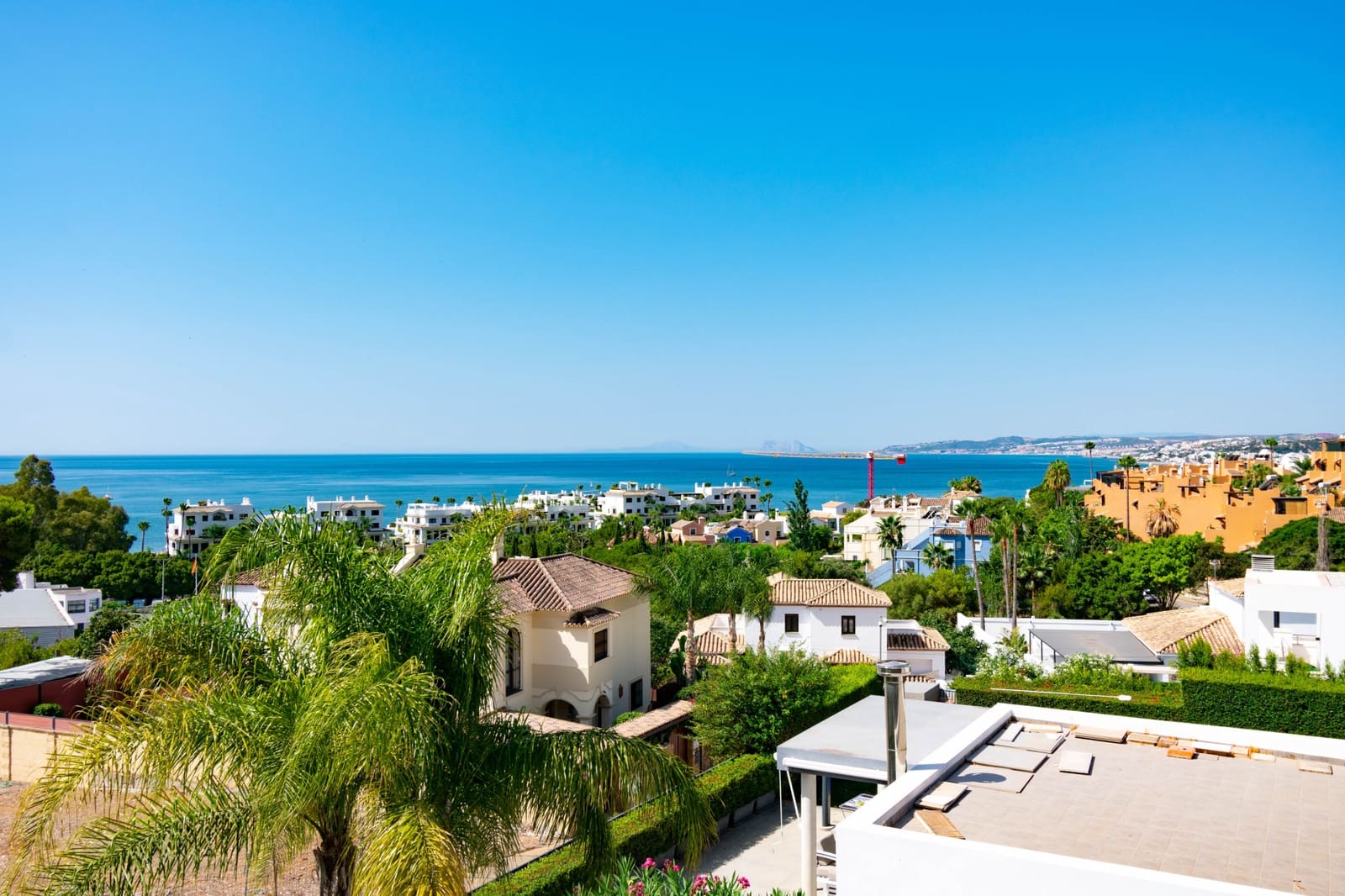 4 sovrum Villa till salu i Estepona med pool garage - 1 500 000 € (Ref: 9998022)