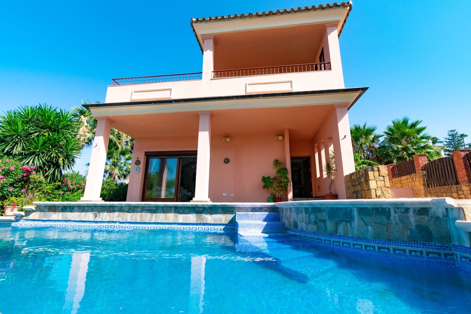 4 sovrum Villa till salu i Estepona med pool garage - 1 500 000 € (Ref: 9998022)