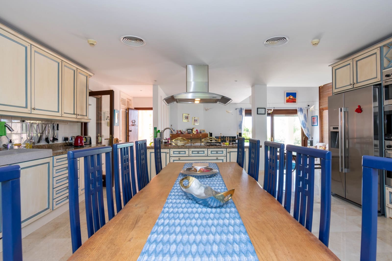 4 sovrum Villa till salu i Estepona med pool garage - 1 500 000 € (Ref: 9998022)