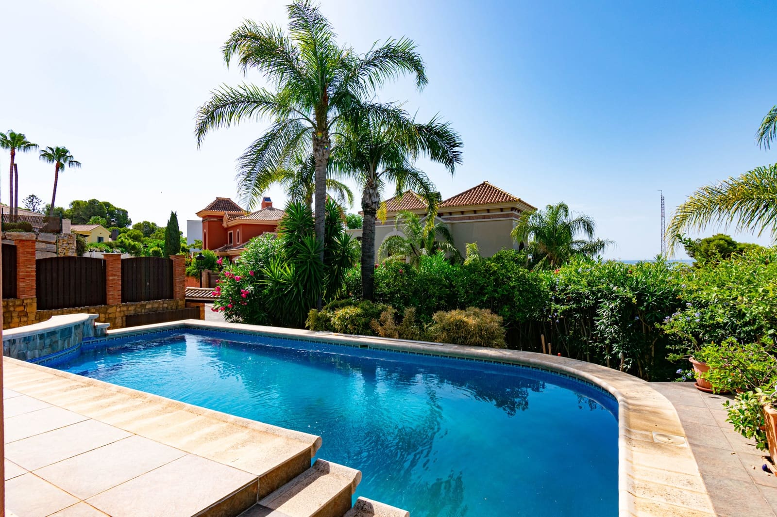 4 sovrum Villa till salu i Estepona med pool garage - 1 500 000 € (Ref: 9998022)