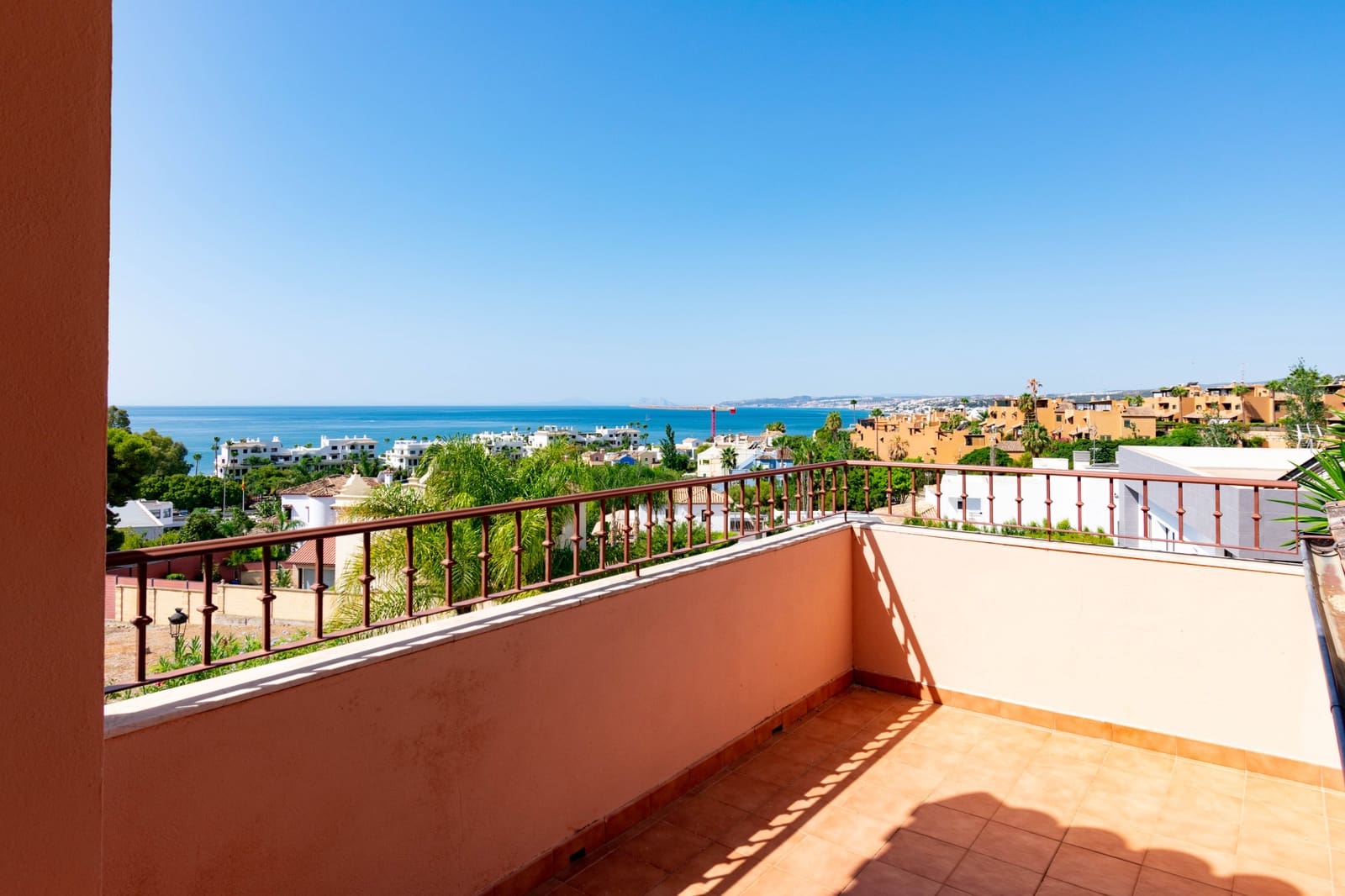 4 sovrum Villa till salu i Estepona med pool garage - 1 500 000 € (Ref: 9998022)