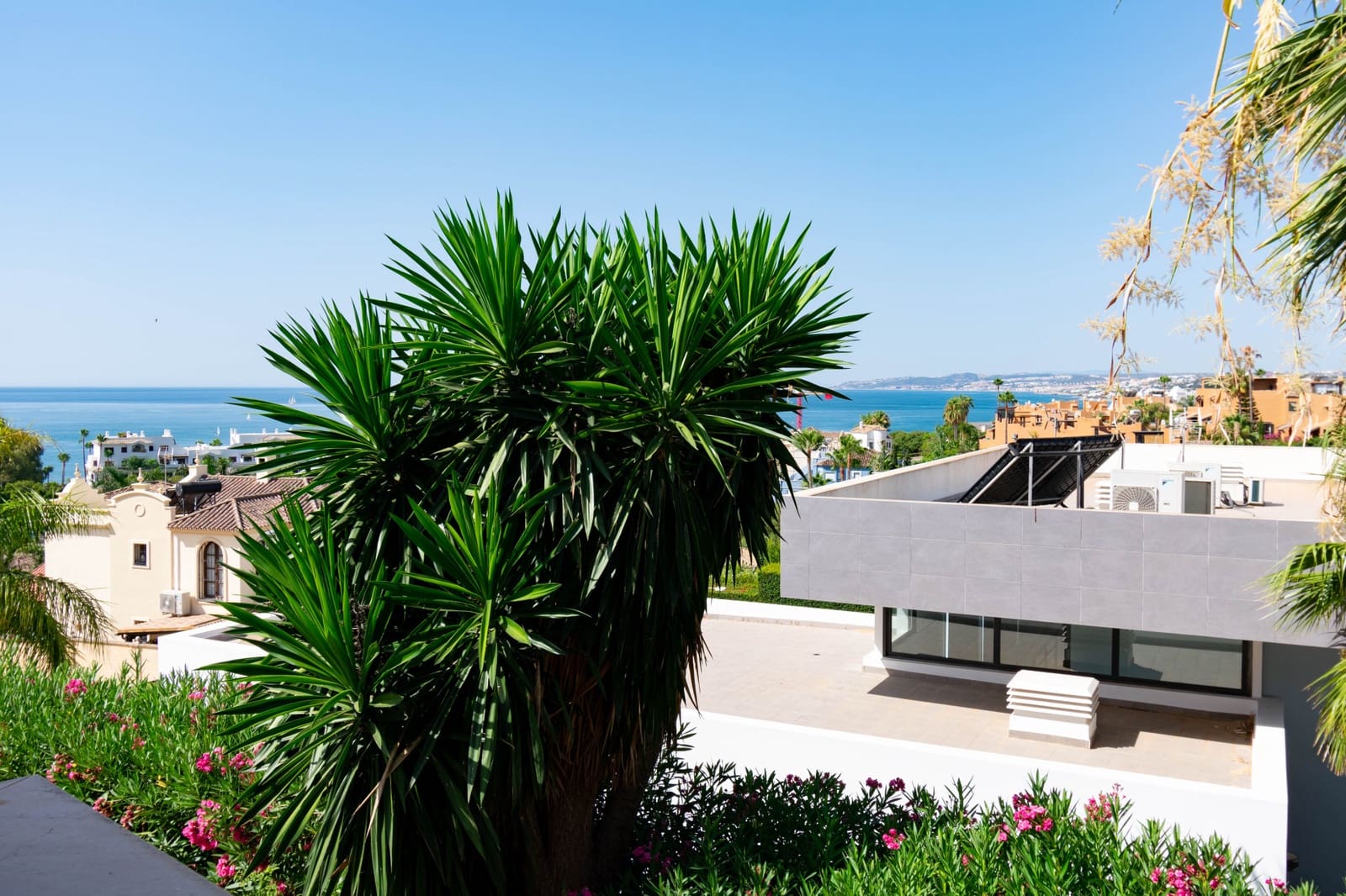 4 sovrum Villa till salu i Estepona med pool garage - 1 500 000 € (Ref: 9998022)