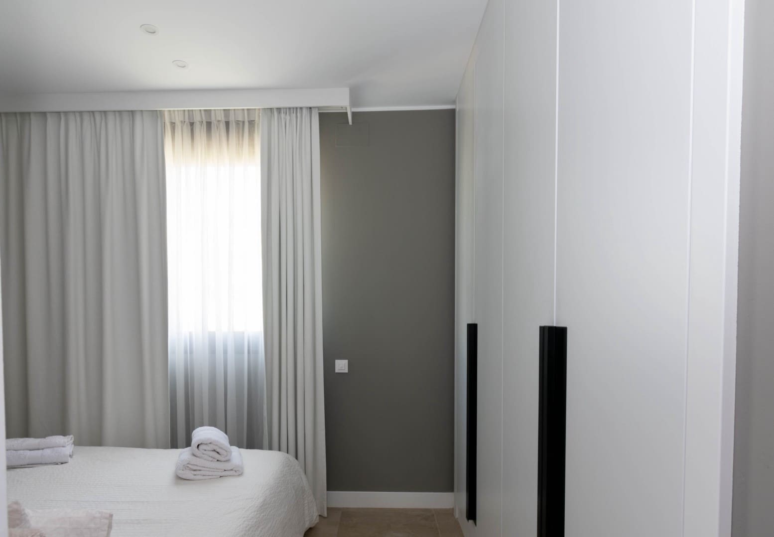 Ático de 3 habitaciones en Estepona en venta con piscina garaje - 1.390.000 € (Ref: 9999737)