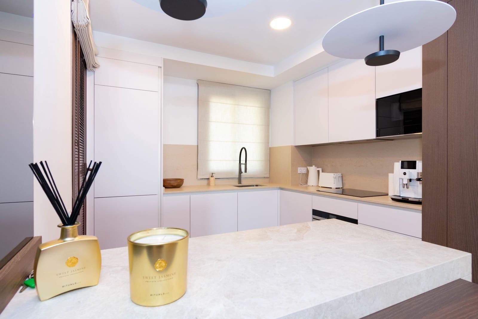 Ático de 3 habitaciones en Estepona en venta con piscina garaje - 1.390.000 € (Ref: 9999737)