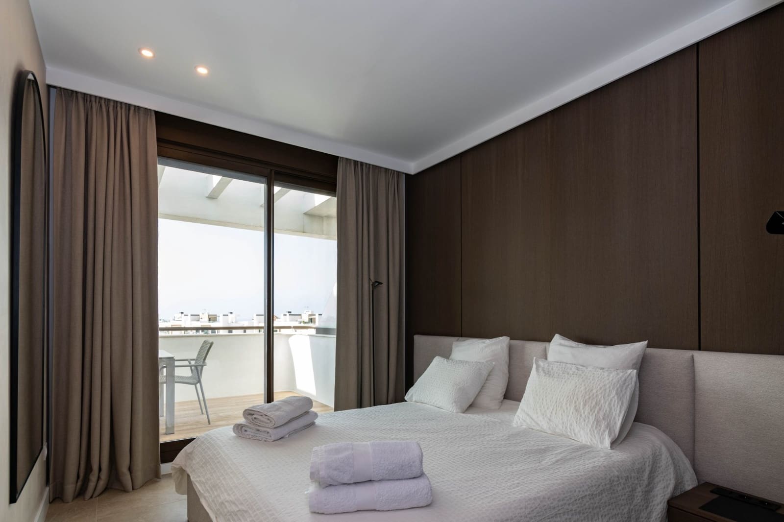 Ático de 3 habitaciones en Estepona en venta con piscina garaje - 1.390.000 € (Ref: 9999737)