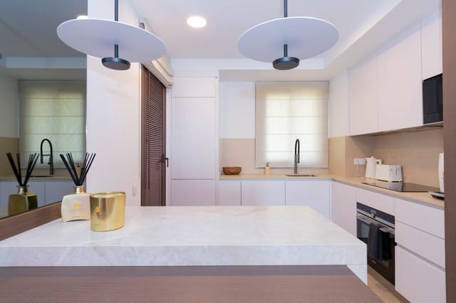 3 bedroom Penthouse for sale in Estepona with pool garage - € 1,390,000 (Ref: 9999737)