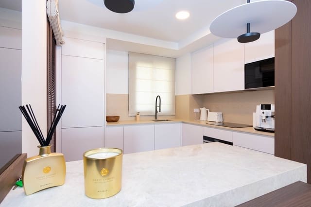 3 bedroom Penthouse for sale in Estepona with pool garage - € 1,390,000 (Ref: 9999737)